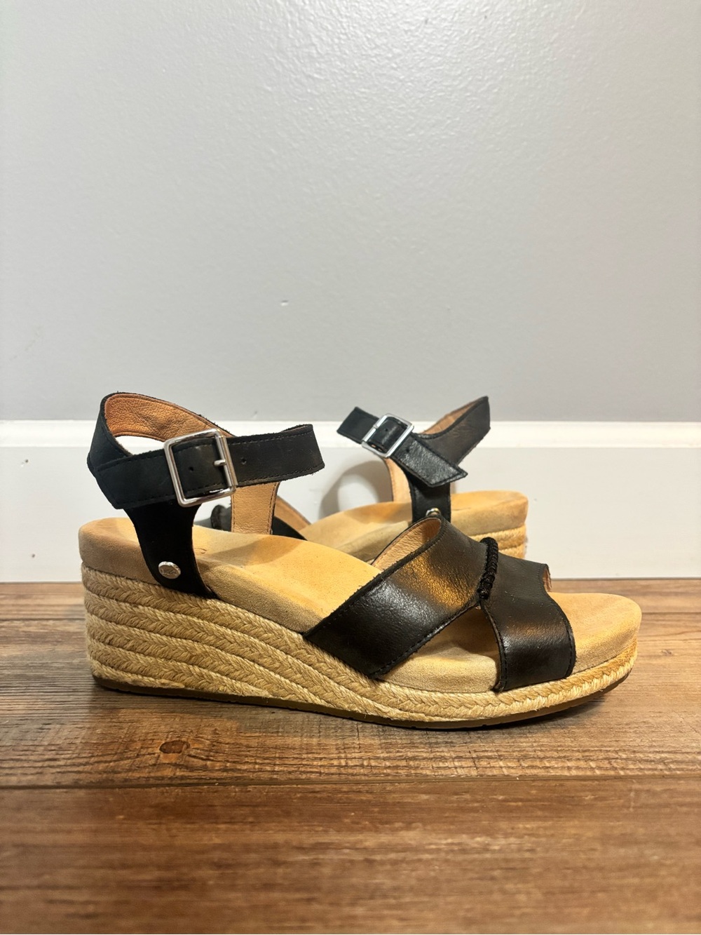 Ugg Black Espadrille Wedge Sandals size 7.5 Excellent Condition